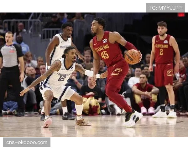 骑士主场对阵灰熊，米切尔复出领军