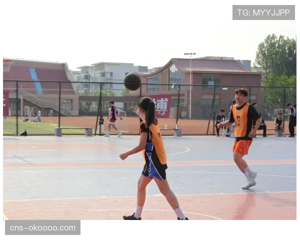 少年篮球计划普及小篮球,六一校园行播撒运动种子 少年篮球计划普及小篮球,六一校园行播撒运动种子