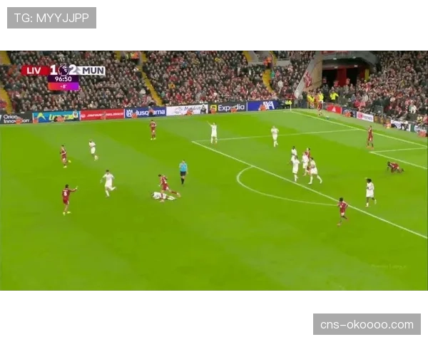 芒特任意球贴地斩破门，曼联球迷高歌致敬坎通纳